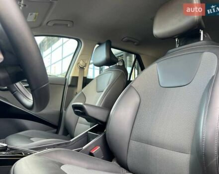 Серый Киа Niro, объемом двигателя 0 л и пробегом 40 тыс. км за 22900 $, фото 16 на Automoto.ua