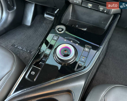 Серый Киа Niro, объемом двигателя 0 л и пробегом 80 тыс. км за 23750 $, фото 79 на Automoto.ua