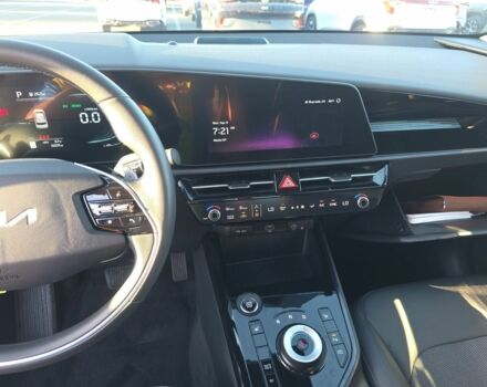 Серый Киа Niro, объемом двигателя 0 л и пробегом 10 тыс. км за 25000 $, фото 7 на Automoto.ua