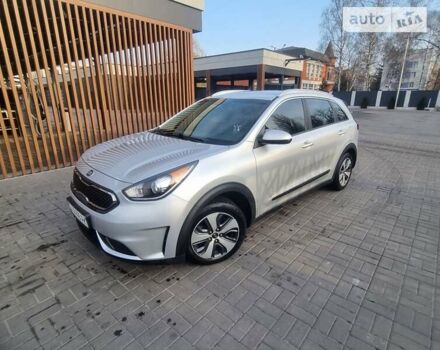 Сірий Кіа Niro, об'ємом двигуна 1.59 л та пробігом 156 тис. км за 17000 $, фото 1 на Automoto.ua