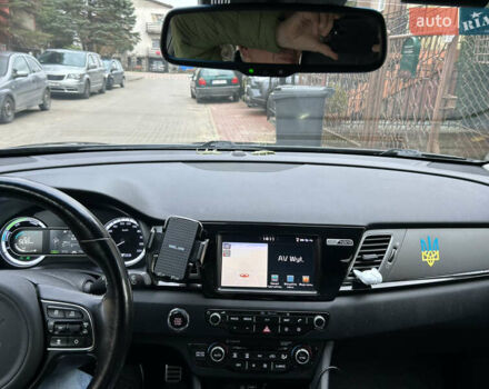 Серый Киа Niro, объемом двигателя 1.6 л и пробегом 138 тыс. км за 15000 $, фото 1 на Automoto.ua