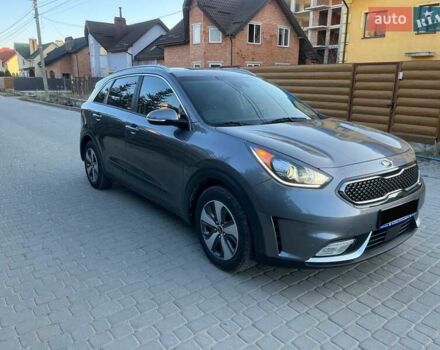 Сірий Кіа Niro, об'ємом двигуна 1.58 л та пробігом 131 тис. км за 14800 $, фото 1 на Automoto.ua