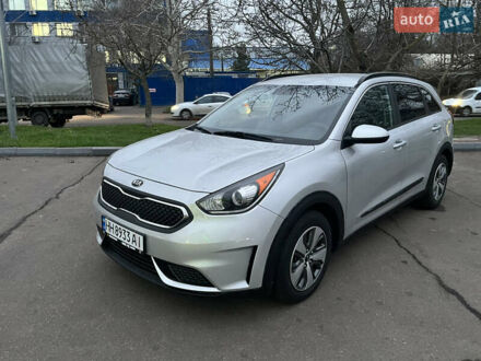 Серый Киа Niro, объемом двигателя 1.58 л и пробегом 175 тыс. км за 14900 $, фото 1 на Automoto.ua