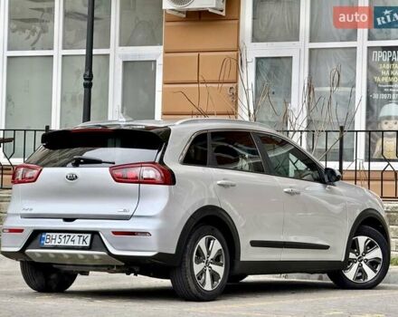 Серый Киа Niro, объемом двигателя 1.58 л и пробегом 227 тыс. км за 14600 $, фото 1 на Automoto.ua