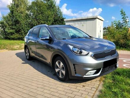Серый Киа Niro, объемом двигателя 0 л и пробегом 87 тыс. км за 10200 $, фото 1 на Automoto.ua