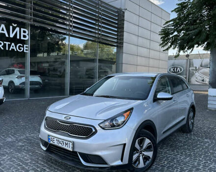 Серый Киа Niro, объемом двигателя 1.58 л и пробегом 80 тыс. км за 17600 $, фото 1 на Automoto.ua