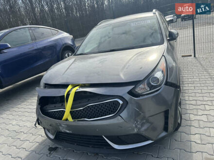 Киа Niro 2017 в Львове на Automoto.ua Серый Киа Niro, объемом двигателя 1.6 л и пробегом 112 тыс. км за 11000 $, фото 1 на Automoto.ua