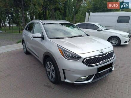 Сірий Кіа Niro, об'ємом двигуна 1.58 л та пробігом 100 тис. км за 15800 $, фото 1 на Automoto.ua
