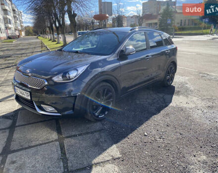 Кіа Niro 2017 у Львові на Automoto.ua Сірий Кіа Niro, об'ємом двигуна 1.58 л та пробігом 110 тис. км за 17999 $, фото 1 на Automoto.ua