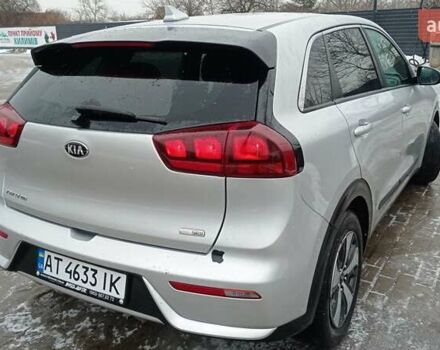 Серый Киа Niro, объемом двигателя 1.6 л и пробегом 107 тыс. км за 15800 $, фото 1 на Automoto.ua