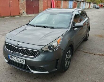 Серый Киа Niro, объемом двигателя 1.58 л и пробегом 172 тыс. км за 15900 $, фото 1 на Automoto.ua