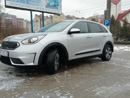 Серый Киа Niro, объемом двигателя 1.6 л и пробегом 107 тыс. км за 15800 $, фото 1 на Automoto.ua
