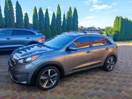 Серый Киа Niro, объемом двигателя 1.6 л и пробегом 141 тыс. км за 15499 $, фото 1 на Automoto.ua
