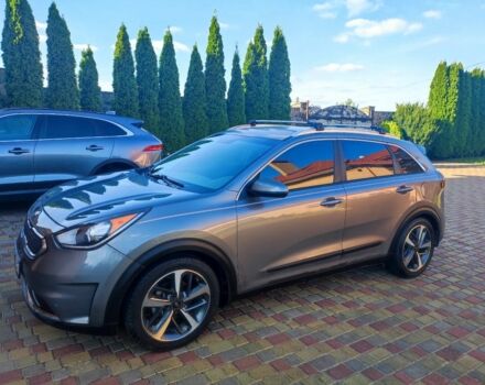 Серый Киа Niro, объемом двигателя 1.6 л и пробегом 141 тыс. км за 15499 $, фото 1 на Automoto.ua
