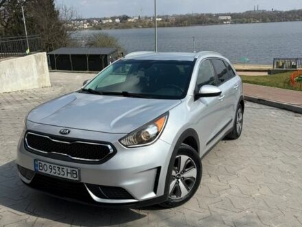 Серый Киа Niro, объемом двигателя 1.58 л и пробегом 181 тыс. км за 14190 $, фото 1 на Automoto.ua
