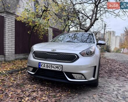 Серый Киа Niro, объемом двигателя 1.58 л и пробегом 64 тыс. км за 17000 $, фото 1 на Automoto.ua