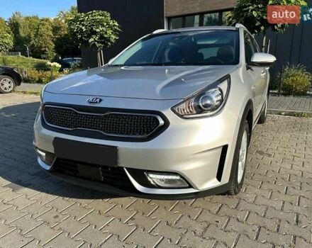 Серый Киа Niro, объемом двигателя 1.59 л и пробегом 77 тыс. км за 15200 $, фото 1 на Automoto.ua