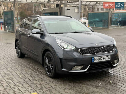 Серый Киа Niro, объемом двигателя 1.58 л и пробегом 152 тыс. км за 14500 $, фото 1 на Automoto.ua
