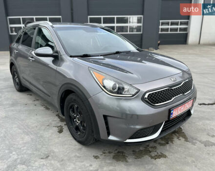 Серый Киа Niro, объемом двигателя 1.58 л и пробегом 206 тыс. км за 14800 $, фото 1 на Automoto.ua