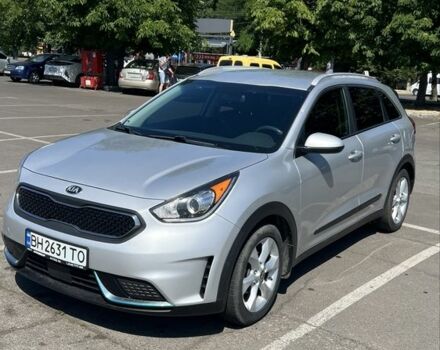 Серый Киа Niro, объемом двигателя 1.6 л и пробегом 147 тыс. км за 15000 $, фото 1 на Automoto.ua