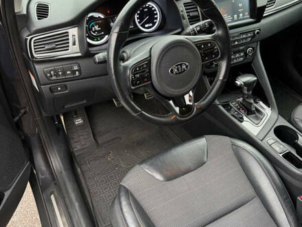 Сірий Кіа Niro, об'ємом двигуна 1.58 л та пробігом 162 тис. км за 17000 $, фото 1 на Automoto.ua