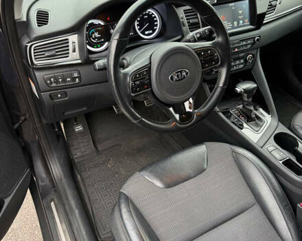 Серый Киа Niro, объемом двигателя 1.58 л и пробегом 162 тыс. км за 17000 $, фото 1 на Automoto.ua