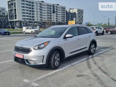 Сірий Кіа Niro, об'ємом двигуна 1.6 л та пробігом 90 тис. км за 18600 $, фото 1 на Automoto.ua