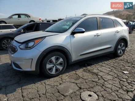 Серый Киа Niro, объемом двигателя 1.58 л и пробегом 134 тыс. км за 3100 $, фото 1 на Automoto.ua