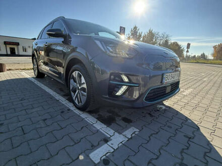 Киа Niro 2019 в Волочиске на Automoto.ua Серый Киа Niro, объемом двигателя 0 л и пробегом 156 тыс. км за 18000 $, фото 1 на Automoto.ua