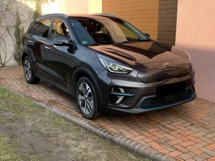 Серый Киа Niro, объемом двигателя 0 л и пробегом 118 тыс. км за 15900 $, фото 1 на Automoto.ua
