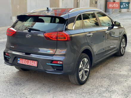 Киа Niro 2020 в Тернополе на Automoto.ua Серый Киа Niro, объемом двигателя 0 л и пробегом 120 тыс. км за 18150 $, фото 1 на Automoto.ua