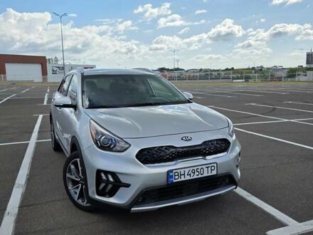 Серый Киа Niro, объемом двигателя 1.58 л и пробегом 55 тыс. км за 23500 $, фото 1 на Automoto.ua