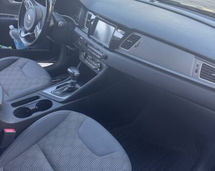 Синий Киа Niro, объемом двигателя 1.6 л и пробегом 162 тыс. км за 14999 $, фото 6 на Automoto.ua