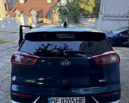 Синий Киа Niro, объемом двигателя 1.6 л и пробегом 162 тыс. км за 14999 $, фото 3 на Automoto.ua