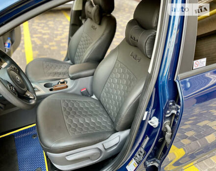 Синий Киа Niro, объемом двигателя 1.58 л и пробегом 128 тыс. км за 17000 $, фото 23 на Automoto.ua