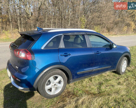 Синий Киа Niro, объемом двигателя 1.58 л и пробегом 197 тыс. км за 14800 $, фото 2 на Automoto.ua