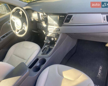 Синий Киа Niro, объемом двигателя 1.58 л и пробегом 197 тыс. км за 14800 $, фото 5 на Automoto.ua