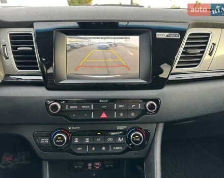 Синий Киа Niro, объемом двигателя 1.58 л и пробегом 119 тыс. км за 18300 $, фото 24 на Automoto.ua