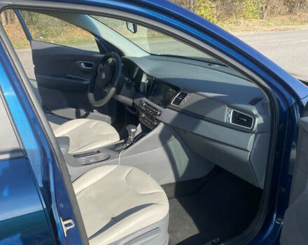 Синий Киа Niro, объемом двигателя 1.58 л и пробегом 197 тыс. км за 14800 $, фото 4 на Automoto.ua
