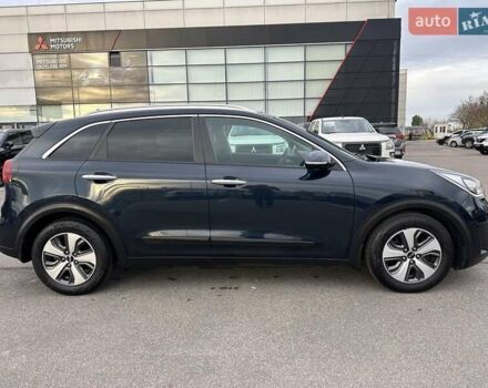 Синий Киа Niro, объемом двигателя 1.58 л и пробегом 119 тыс. км за 18300 $, фото 8 на Automoto.ua