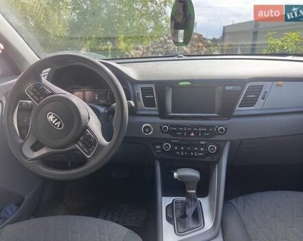 Синий Киа Niro, объемом двигателя 1.58 л и пробегом 155 тыс. км за 8200 $, фото 15 на Automoto.ua