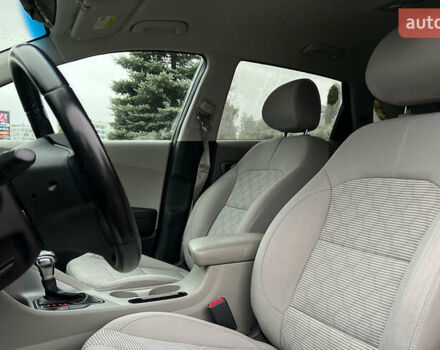 Синій Кіа Niro, об'ємом двигуна 1.58 л та пробігом 110 тис. км за 18300 $, фото 8 на Automoto.ua