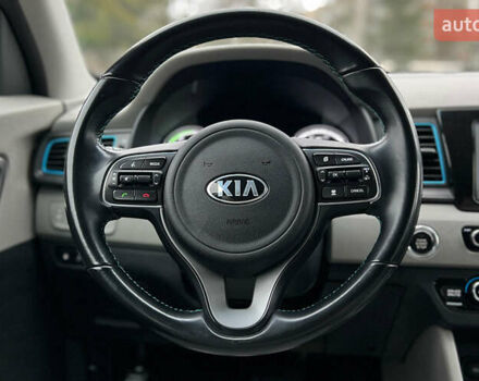 Синій Кіа Niro, об'ємом двигуна 1.58 л та пробігом 110 тис. км за 18300 $, фото 9 на Automoto.ua