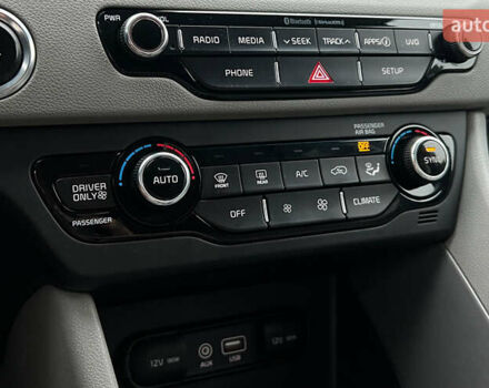 Синій Кіа Niro, об'ємом двигуна 1.58 л та пробігом 110 тис. км за 18300 $, фото 15 на Automoto.ua