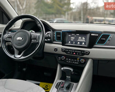 Синій Кіа Niro, об'ємом двигуна 1.58 л та пробігом 110 тис. км за 18300 $, фото 19 на Automoto.ua