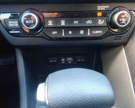 Синій Кіа Niro, об'ємом двигуна 1.6 л та пробігом 178 тис. км за 16800 $, фото 9 на Automoto.ua