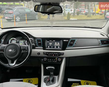 Синій Кіа Niro, об'ємом двигуна 1.58 л та пробігом 110 тис. км за 18300 $, фото 12 на Automoto.ua