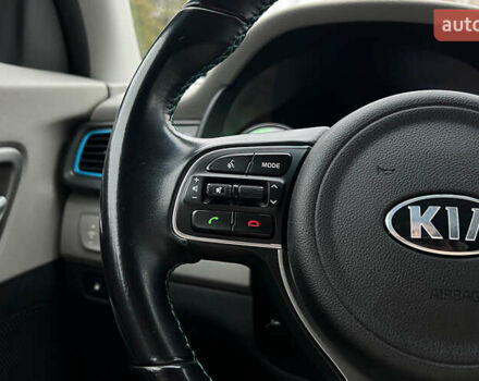 Синій Кіа Niro, об'ємом двигуна 1.58 л та пробігом 110 тис. км за 18300 $, фото 10 на Automoto.ua