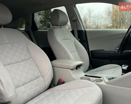 Синій Кіа Niro, об'ємом двигуна 1.58 л та пробігом 110 тис. км за 18300 $, фото 18 на Automoto.ua