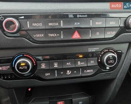 Синій Кіа Niro, об'ємом двигуна 0 л та пробігом 120 тис. км за 18770 $, фото 9 на Automoto.ua